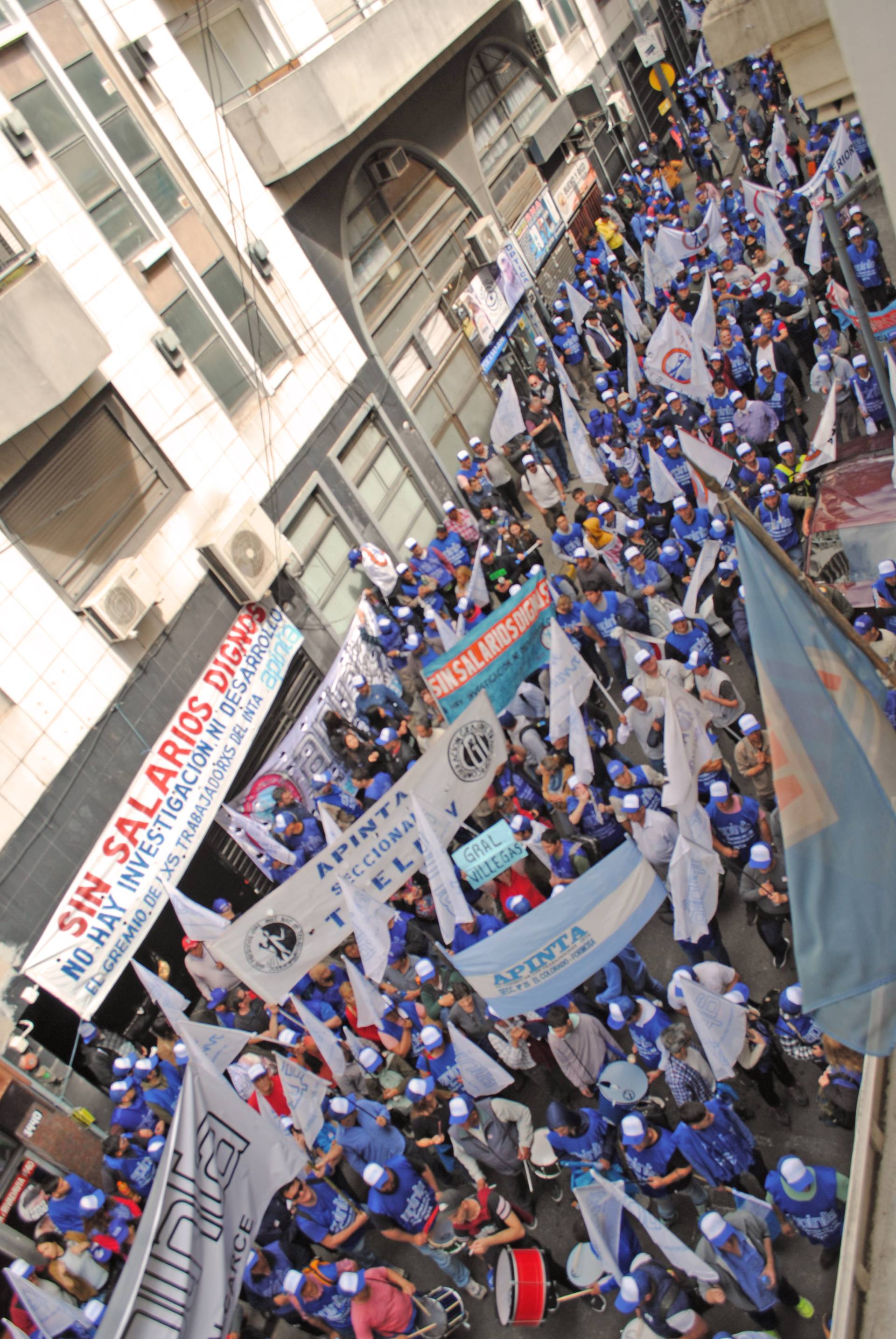 Multitudinaria movilización de APINTA